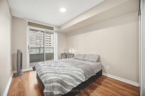 Photo 14 at 909 - 335 Rathburn Road W, City Centre, Mississauga