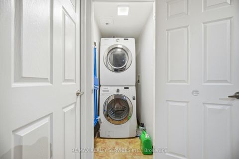 Photo 16 at 909 - 335 Rathburn Road W, City Centre, Mississauga