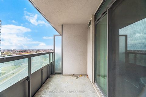 Photo 18 at 909 - 335 Rathburn Road W, City Centre, Mississauga