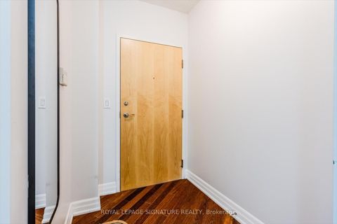 Photo 3 at 709 - 8 Scollard Street, Annex, Toronto