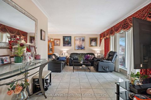 Photo 1 at 27 Belleglade Court, Humbermede, Toronto