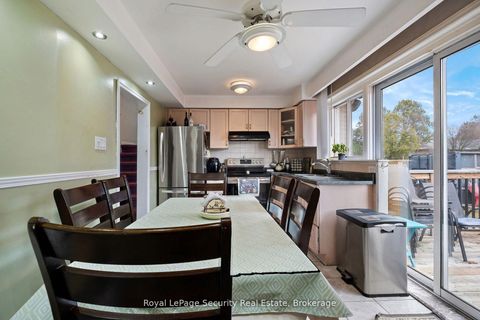Photo 2 at 27 Belleglade Court, Humbermede, Toronto