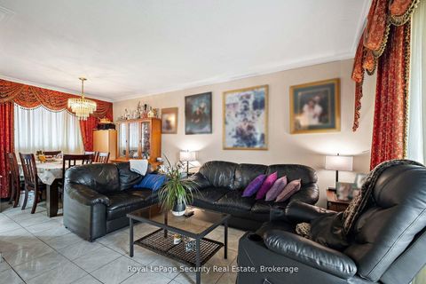 Photo 3 at 27 Belleglade Court, Humbermede, Toronto