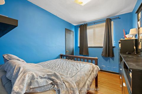 Photo 5 at 27 Belleglade Court, Humbermede, Toronto