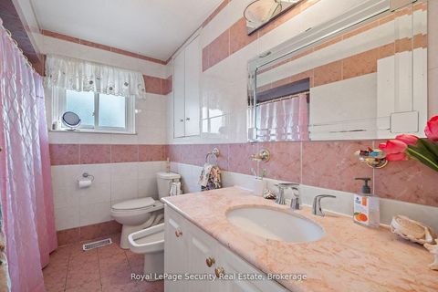 Photo 7 at 27 Belleglade Court, Humbermede, Toronto