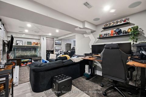 Photo 8 at 27 Belleglade Court, Humbermede, Toronto