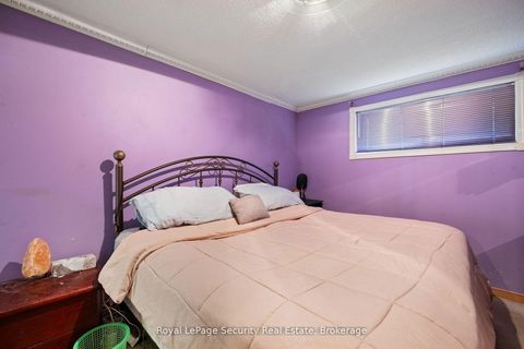 Photo 10 at 27 Belleglade Court, Humbermede, Toronto