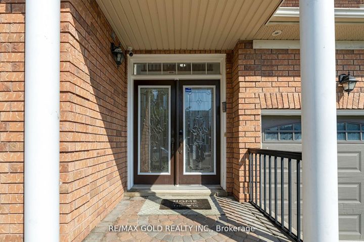 Photo 3 at 39 Darren Road, Vales of Castlemore North, Brampton