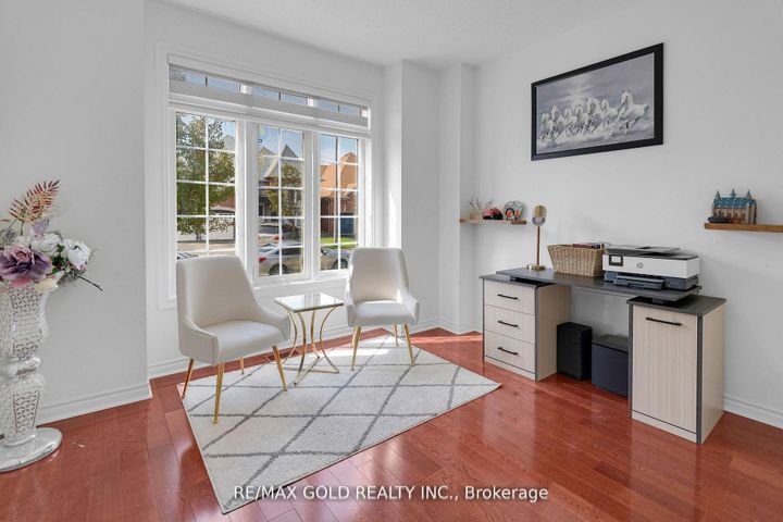 Photo 6 at 39 Darren Road, Vales of Castlemore North, Brampton