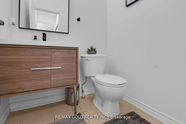 Photo 7 at 39 Darren Road, Vales of Castlemore North, Brampton