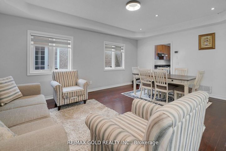 Photo 10 at 39 Darren Road, Vales of Castlemore North, Brampton