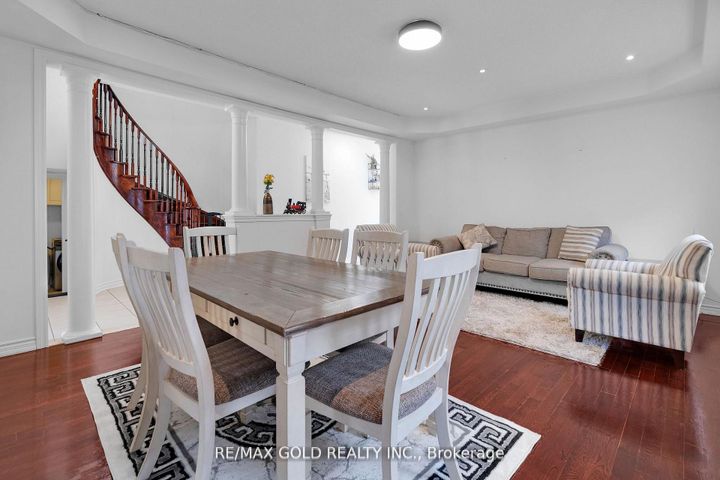 Photo 11 at 39 Darren Road, Vales of Castlemore North, Brampton