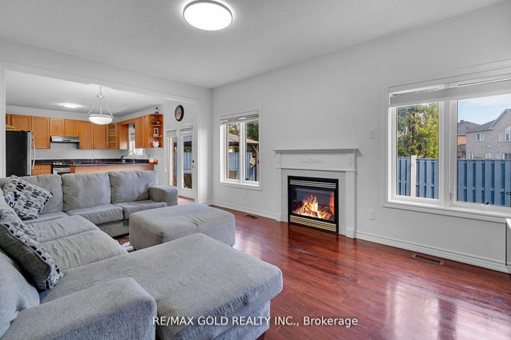 Photo 19 at 39 Darren Road, Vales of Castlemore North, Brampton