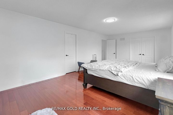 Photo 24 at 39 Darren Road, Vales of Castlemore North, Brampton