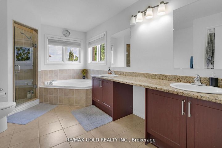 Photo 25 at 39 Darren Road, Vales of Castlemore North, Brampton