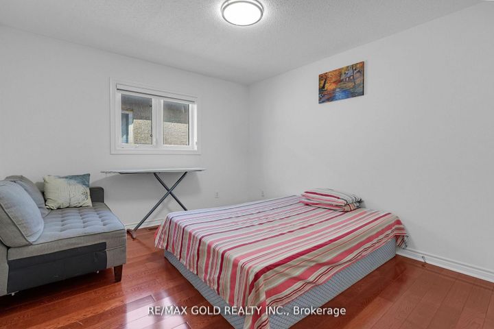 Photo 26 at 39 Darren Road, Vales of Castlemore North, Brampton