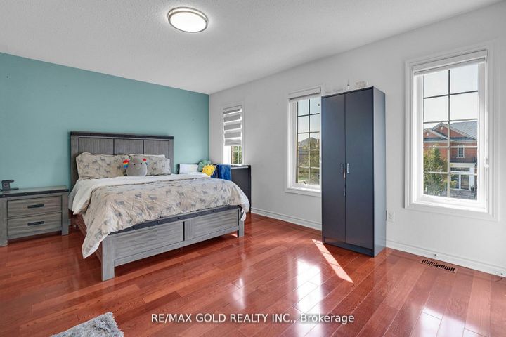 Photo 28 at 39 Darren Road, Vales of Castlemore North, Brampton