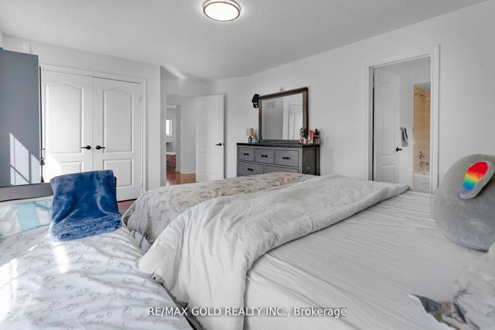 Photo 29 at 39 Darren Road, Vales of Castlemore North, Brampton