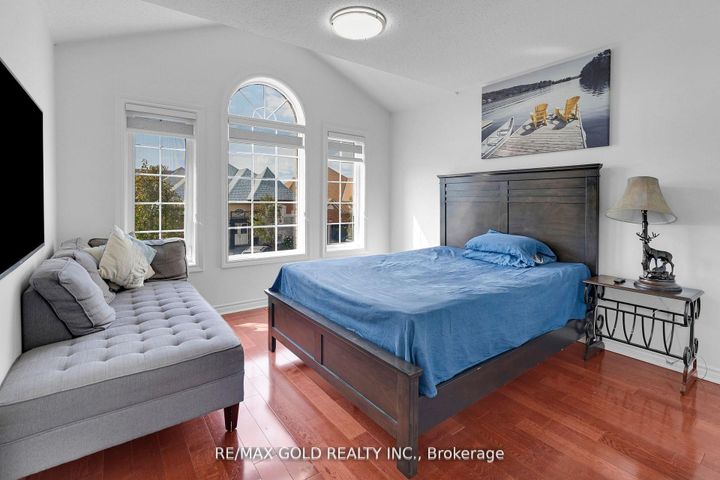 Photo 31 at 39 Darren Road, Vales of Castlemore North, Brampton