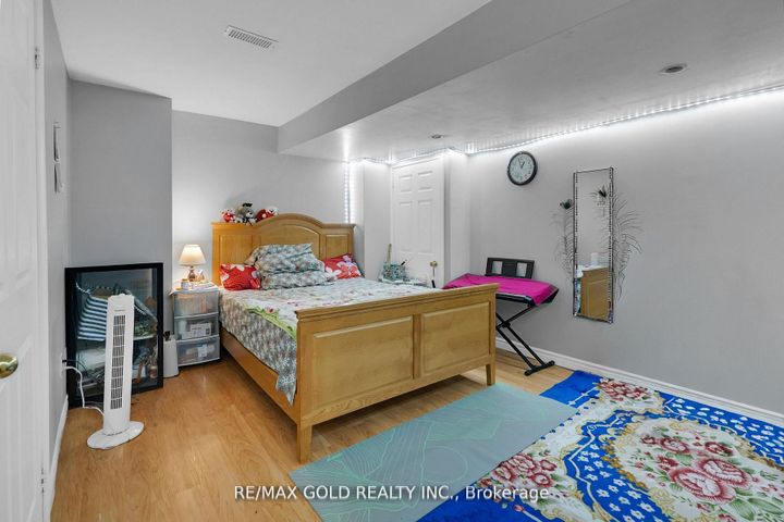 Photo 35 at 39 Darren Road, Vales of Castlemore North, Brampton