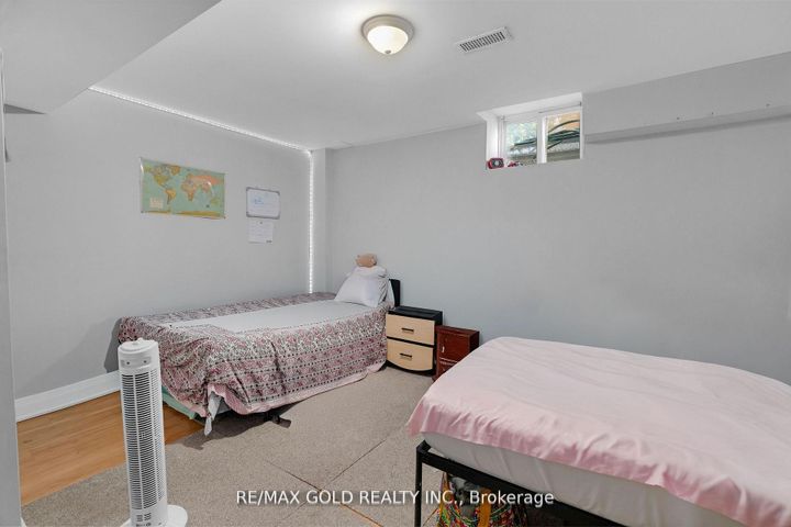 Photo 36 at 39 Darren Road, Vales of Castlemore North, Brampton