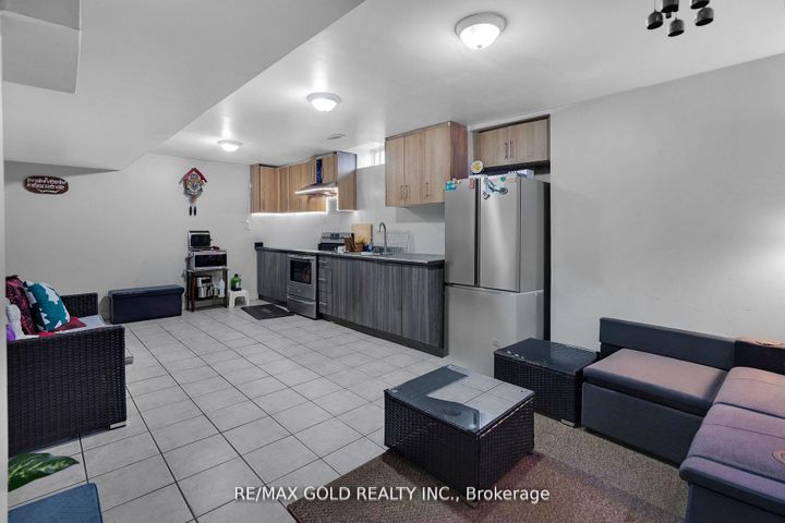 Photo 38 at 39 Darren Road, Vales of Castlemore North, Brampton