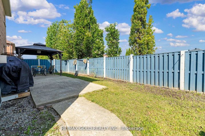 Photo 40 at 39 Darren Road, Vales of Castlemore North, Brampton