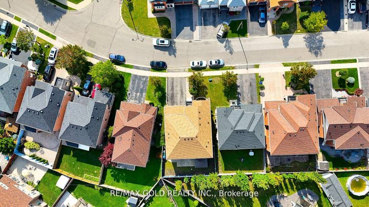 Photo 43 at 39 Darren Road, Vales of Castlemore North, Brampton