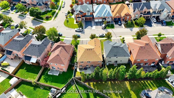 Photo 44 at 39 Darren Road, Vales of Castlemore North, Brampton