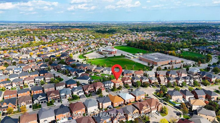 Photo 46 at 39 Darren Road, Vales of Castlemore North, Brampton