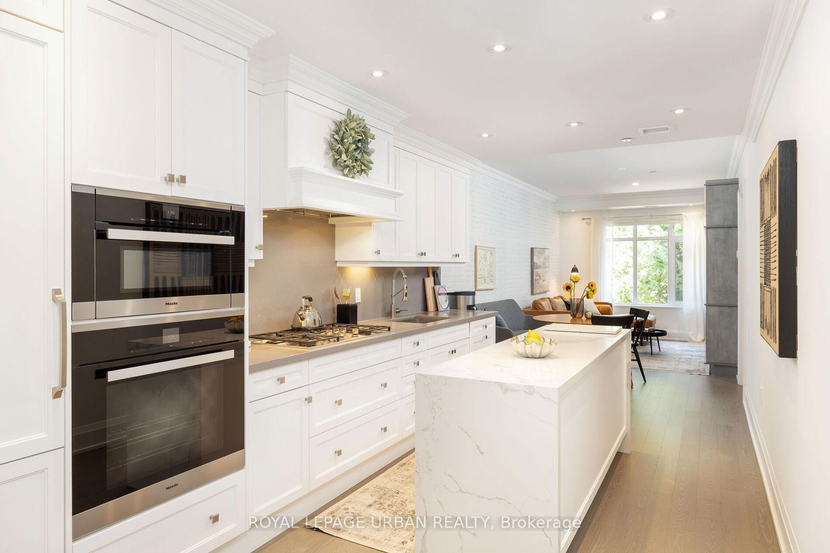 223 - 1900 Bayview Avenue, York Mills, Toronto 