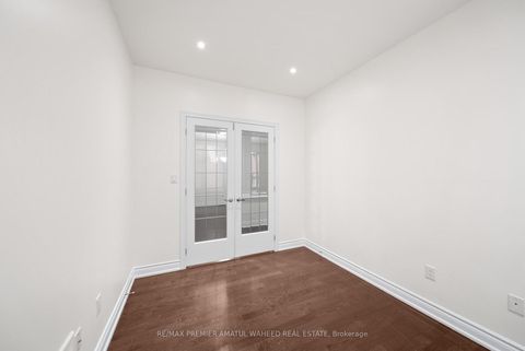 Photo 11 at 144 Ironside Drive, Vellore Village, Vaughan