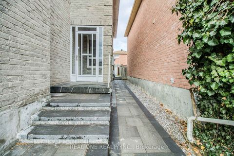 Photo 4 at 32 Charlton Avenue, Brownridge, Vaughan