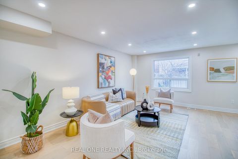 Photo 11 at 32 Charlton Avenue, Brownridge, Vaughan