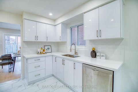 Photo 19 at 32 Charlton Avenue, Brownridge, Vaughan