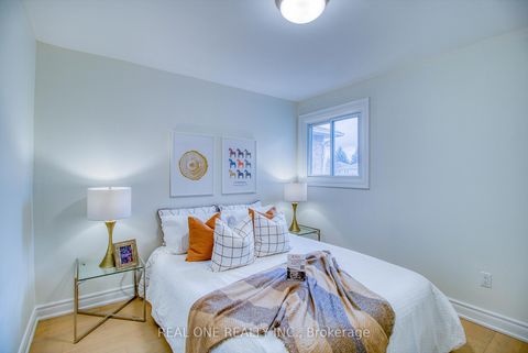 Photo 31 at 32 Charlton Avenue, Brownridge, Vaughan