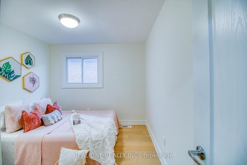 Photo 32 at 32 Charlton Avenue, Brownridge, Vaughan