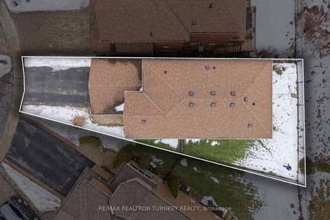 Photo 2 at 423 Hewitt Circle, Summerhill Estates, Newmarket