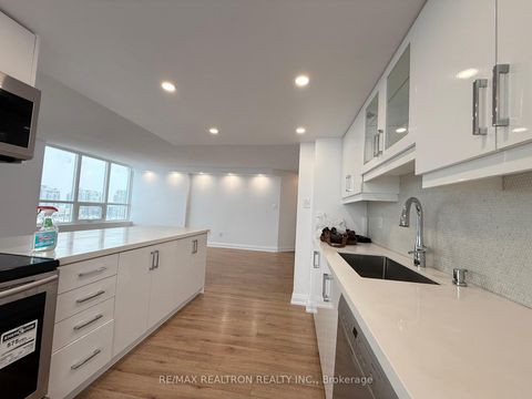 Photo 4 at 1106 - 7601 Bathurst Street, Yorkhill, Vaughan