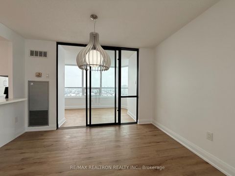 Photo 11 at 1106 - 7601 Bathurst Street, Yorkhill, Vaughan