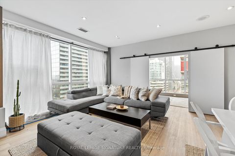 Photo 8 at 1201 - 393 King Street W, Waterfront Communities C1, Toronto