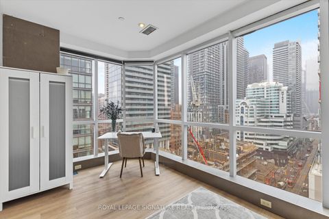 Photo 13 at 1201 - 393 King Street W, Waterfront Communities C1, Toronto