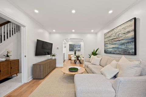 Photo 5 at 54 Thursfield Crescent, Leaside, Toronto