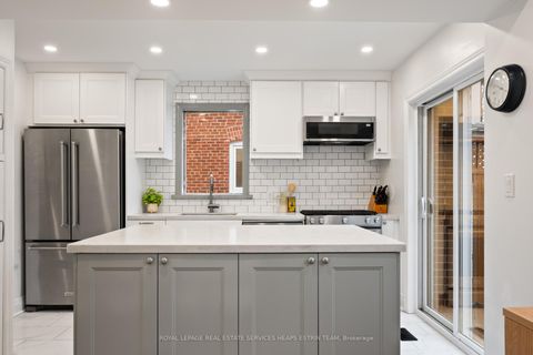 Photo 9 at 54 Thursfield Crescent, Leaside, Toronto