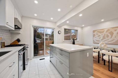 Photo 11 at 54 Thursfield Crescent, Leaside, Toronto
