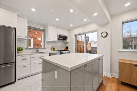 Photo 12 at 54 Thursfield Crescent, Leaside, Toronto