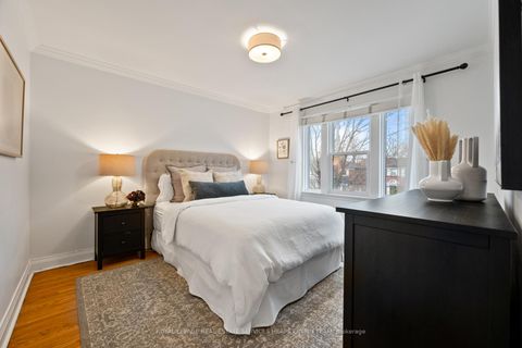 Photo 13 at 54 Thursfield Crescent, Leaside, Toronto