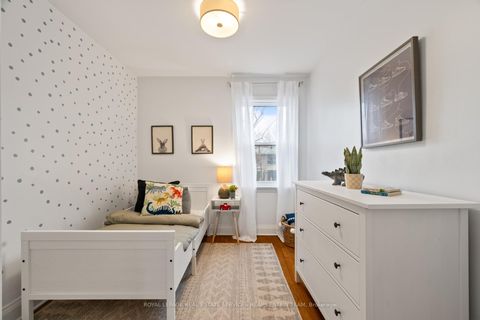 Photo 19 at 54 Thursfield Crescent, Leaside, Toronto