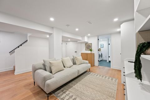 Photo 22 at 54 Thursfield Crescent, Leaside, Toronto