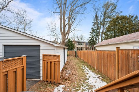 Photo 30 at 54 Thursfield Crescent, Leaside, Toronto